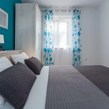 Apartman Petar - 50m From Sea